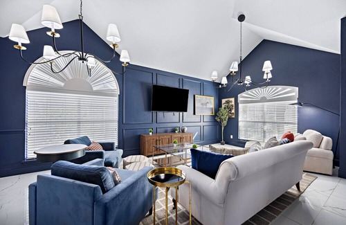 Valley Ranch House | Irving Poolside Paradise!