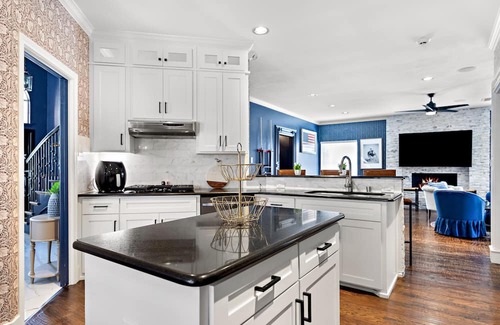 Valley Ranch House | Irving Poolside Paradise!