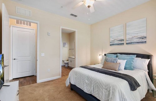 Southside Apartment | Relax in Style: Charming 2 BR in Resort Community