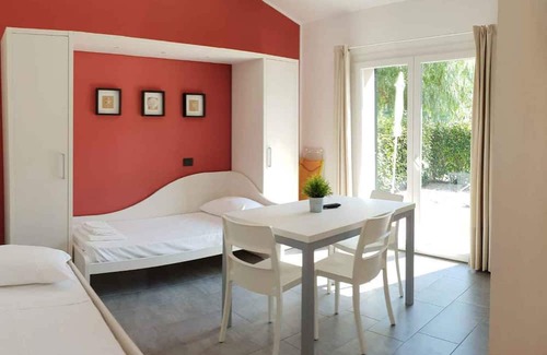 Poggi Apartment | Holiday apartment with pool and sun loungers