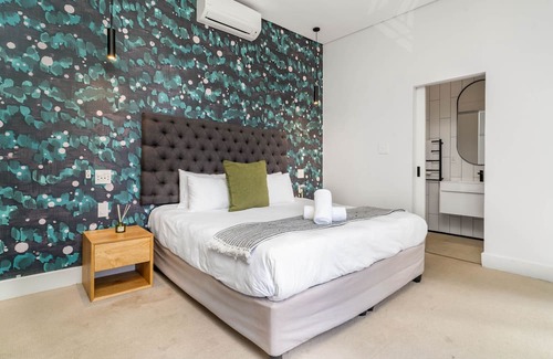 Bo'Kaap Apartment | Charming Apartment with Sundeck + Fire Wood Hot tub in de Waterkant.
