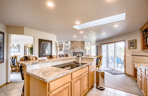 Cheney House | Vast countryside house with wide-ranging views, double deck, bar, & fireplaces