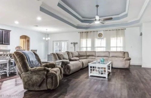 Gulfport House | 5 bedroom 3 full baths 6 miles from the beach.