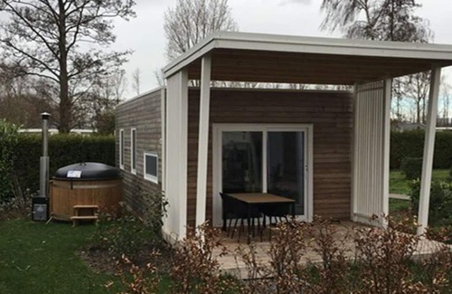 Dordtse Biesbosch House | Tiny Cottage Hottub 2+2 by Interhome
