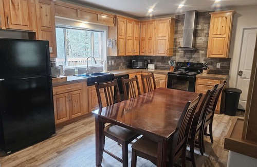 Mount Hood Village House | Comfortable Dog-Friendly Home with hot tub, fire pit, deck and large front yard.
