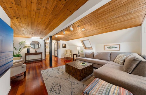 Carthay Circle House | Walkable sophisticated Manhattan style townhouse w/ French Normandy architecture