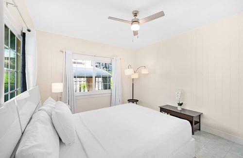 McCully - Moiliili House | Charming 4BR/2BA Hawaii House - Ideal for Families, Close to Attractions