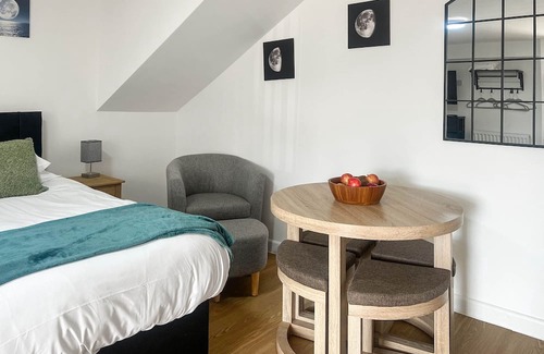 Blackwood Cottage | Experience the tranquillity of Honeymead, a charming holiday retreat in Blackwood, perfectly situate