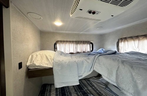 Nancy House | Cozy camper less than a mile from the beautiful Lake Cumberland!
