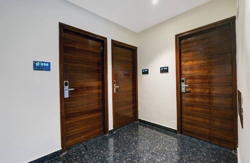 Aradi Socorro Hotel | OYO Home Elegant StudioS
