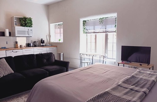 Tucson Apartment | cozy queen hideaway is located in the historical down town Tucson area.