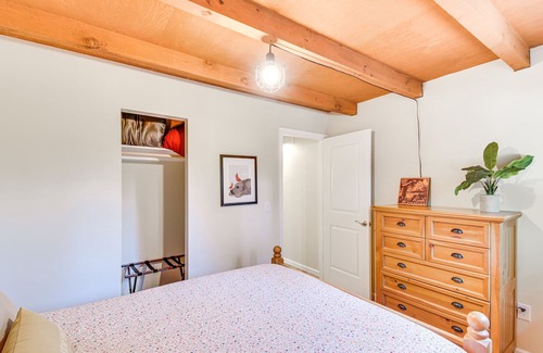 Arnold Cabin | Charming Arnold Cabin w/ Deck & Wood-Burning Stove