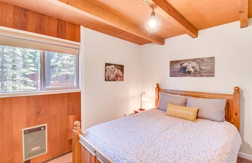 Arnold Cabin | Charming Arnold Cabin w/ Deck & Wood-Burning Stove