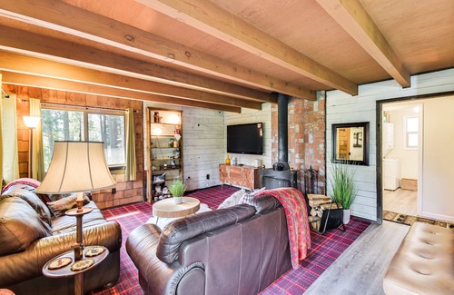 Arnold Cabin | Charming Arnold Cabin w/ Deck & Wood-Burning Stove