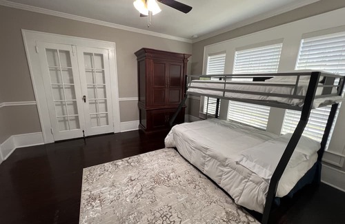 High Springs Apartment | Scuba Downtown Retreat