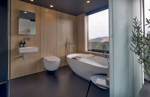 Aberporth Villa | Luxury clifftop homestay for 8 in Aberporth, Cardigan Bay