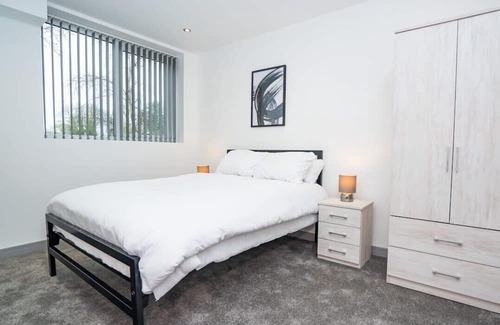 Brierley Hill Apartment | Bright and Modern 1 Bed Apartment in Redditch
