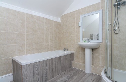 Rhiwbryfdir House | Edwardian End Terrace Property | Pass the Keys