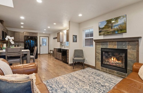 Dover Bay House | The Johnson House - 3 Bedrooms, 3 Baths Waterfront Parkside Bungalow
