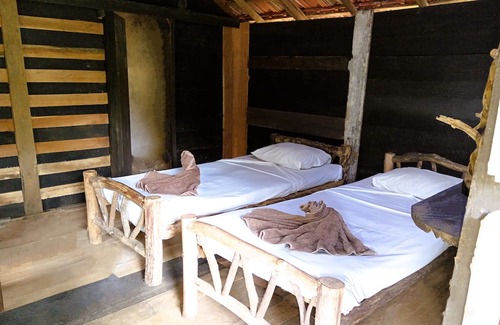 Habarana Cabin | Cabin 2 Twin Beds - Eagles Wing's Guest House