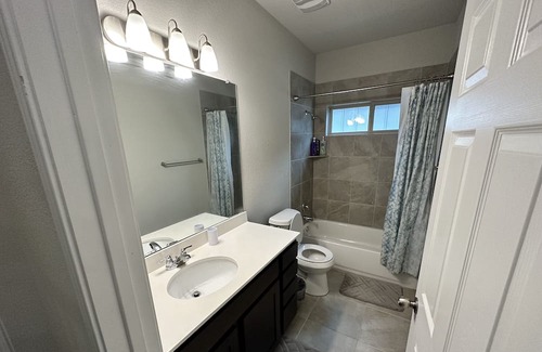 Austin House | Cozy room in south Austin with AC and WiFi