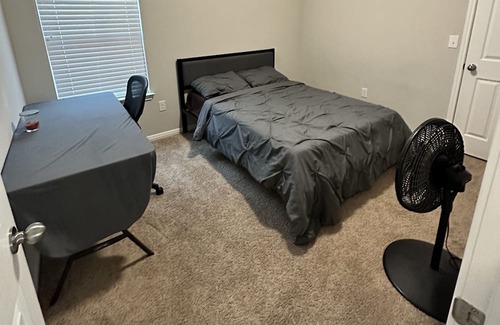 Austin House | Cozy room in south Austin with AC and WiFi