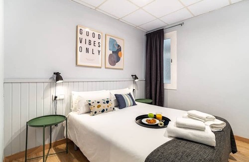 El Guinardo Apartment | SAGRADA FAMILIA - MODERN 6PP/ WIFI / AC/ SMART TV By MyRentalHost