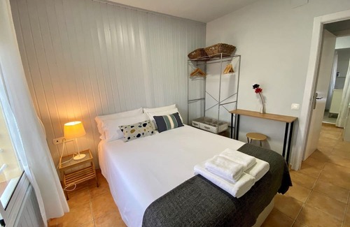 La Font d'en Fargues House | SPACIOUS WHOLE HOUSE with VIEWS 5PP Wi-Fi TERRACE by MyRentalHost