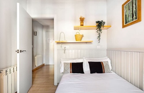 El Guinardo Apartment | SAGRADA FAMILIA FULLY EQUIPPED TERRACE WIFI/AC/5PP By MyRentalHost