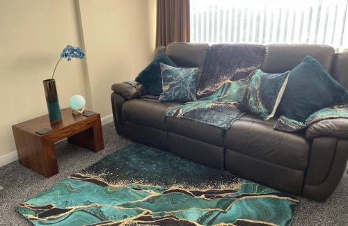 Stockton-on-Tees House | Inviting 3-Bed House in Stockton-on-Tees