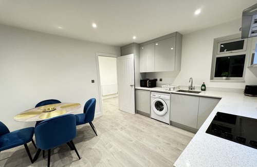 Ashford Apartment | Cozy Stay Near Heathrow Airport