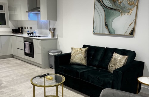 Ashford Apartment | Cozy Stay Near Heathrow Airport