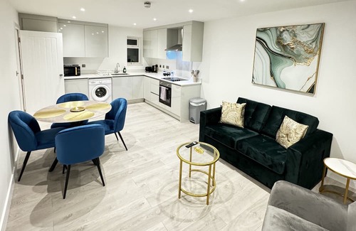 Ashford Apartment | Cozy Stay Near Heathrow Airport
