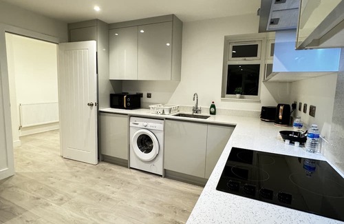 Ashford Apartment | Cozy Stay Near Heathrow Airport