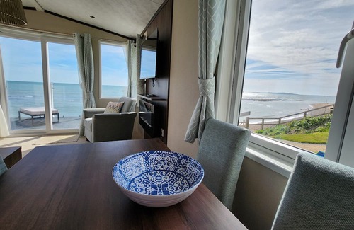 Holworth Cabin | Avon - Creek Caravan Park Ringstead - Dog Friendly