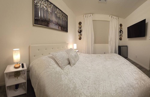 Las Vegas Apartment | Cozy Room in Las Vegas with AC, WiFi Full Bath In New Residential Neighborhood