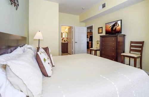 Venetian Bay Villages Condo | Lakefront Home on Gated Kissimmee Resort by Disneyworld