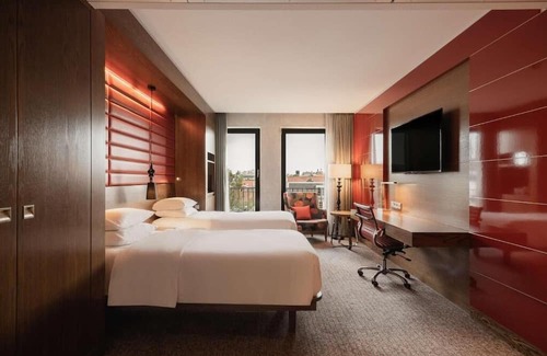 The Hague Center House | Ensuring a Very Comfortable & Memorable Stay! Pet-friendly Property!