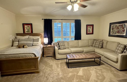 Hattiesburg House | Midtown location convenient to all Hattiesburg has to offer!