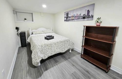 Trinity - Bellwoods Bed & Breakfast | Queen West Toronto Basement Unit