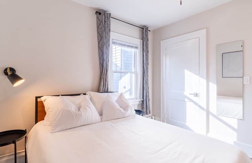 Montclair Apartment | 2 Bedroom, 2 Bathroom + Office/den in Montclair! Laundry, Parking, Pets welcome!