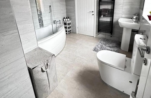 Rochdale Apartment | Inviting 2-Bed Apartment in Rochdale