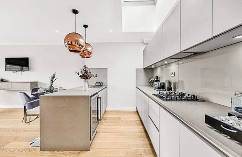 Syon Apartment | Brentford Penthouse T