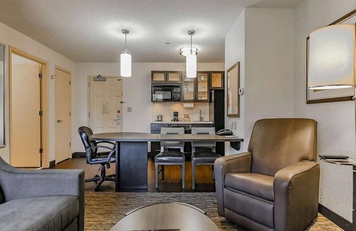 Brentwood House | Your Dream Stay in the Heart of Tennessee! 2 Relaxing Units, Full Kitchen!