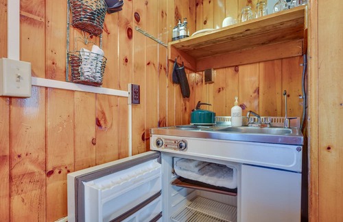 Weirs Beach Apartment | Rustic Laconia Studio Cabin ~ 2 Mi to Weirs Beach!