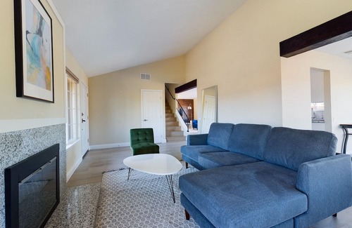 Pleasanton House | Modern and relaxed living w/office, huge backyard. Corner lot with R/V parking.