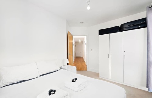 Islington Apartment | Cozy Modern 3 Bed 2 Bath Flat in East London . Family & Pet-freindly