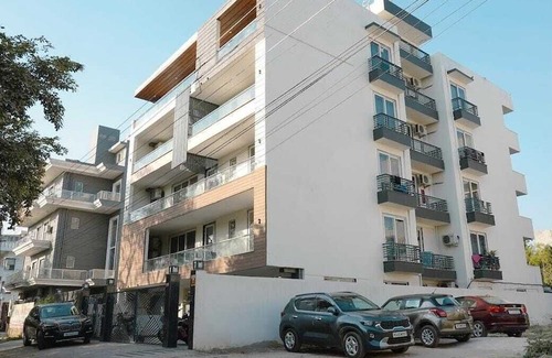 Gurugram Apartment | BnBBuddy- Zoomers Home@ 1BR at Gurugram with WiFi, AC