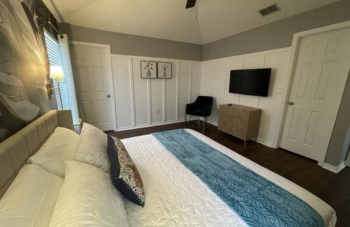 Westridge House | Renovated Mickey's Pool Villa near Disney