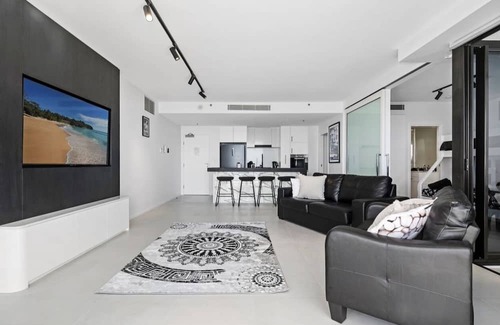 Broadbeach Apartment | Luxury Broadbeach Apartment with Ocean Views